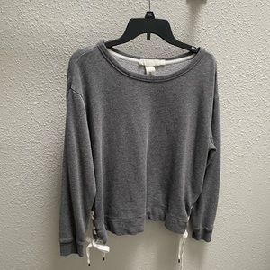 ❤️‍🔥3/$27❤️‍🔥L.O.G.G sold by H&M Sweatshirt - Size L - Gray